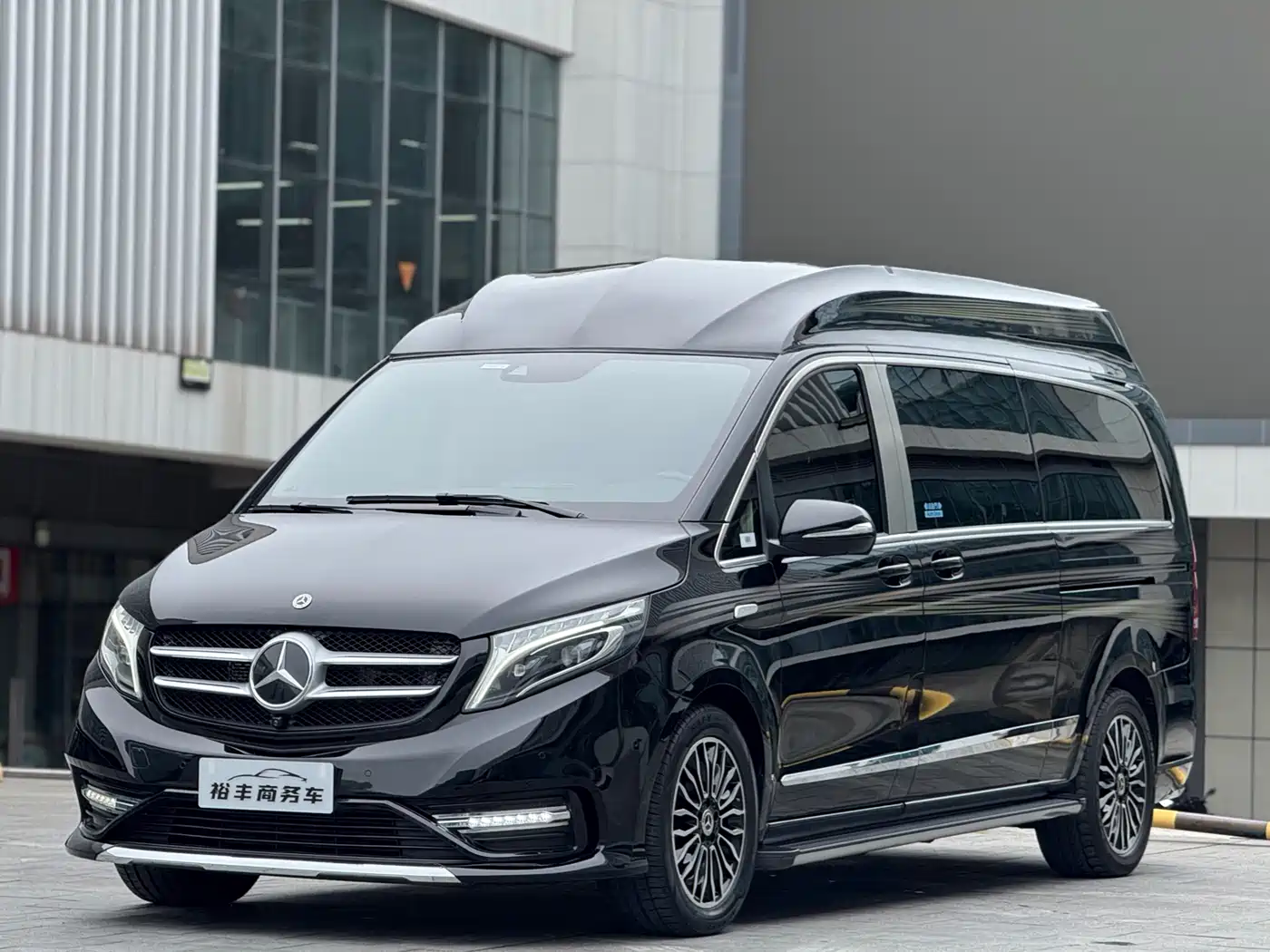 Mercedes-Benz V-Class 2022 V 260 L Long Wheelbase Luxury Edition фото 4