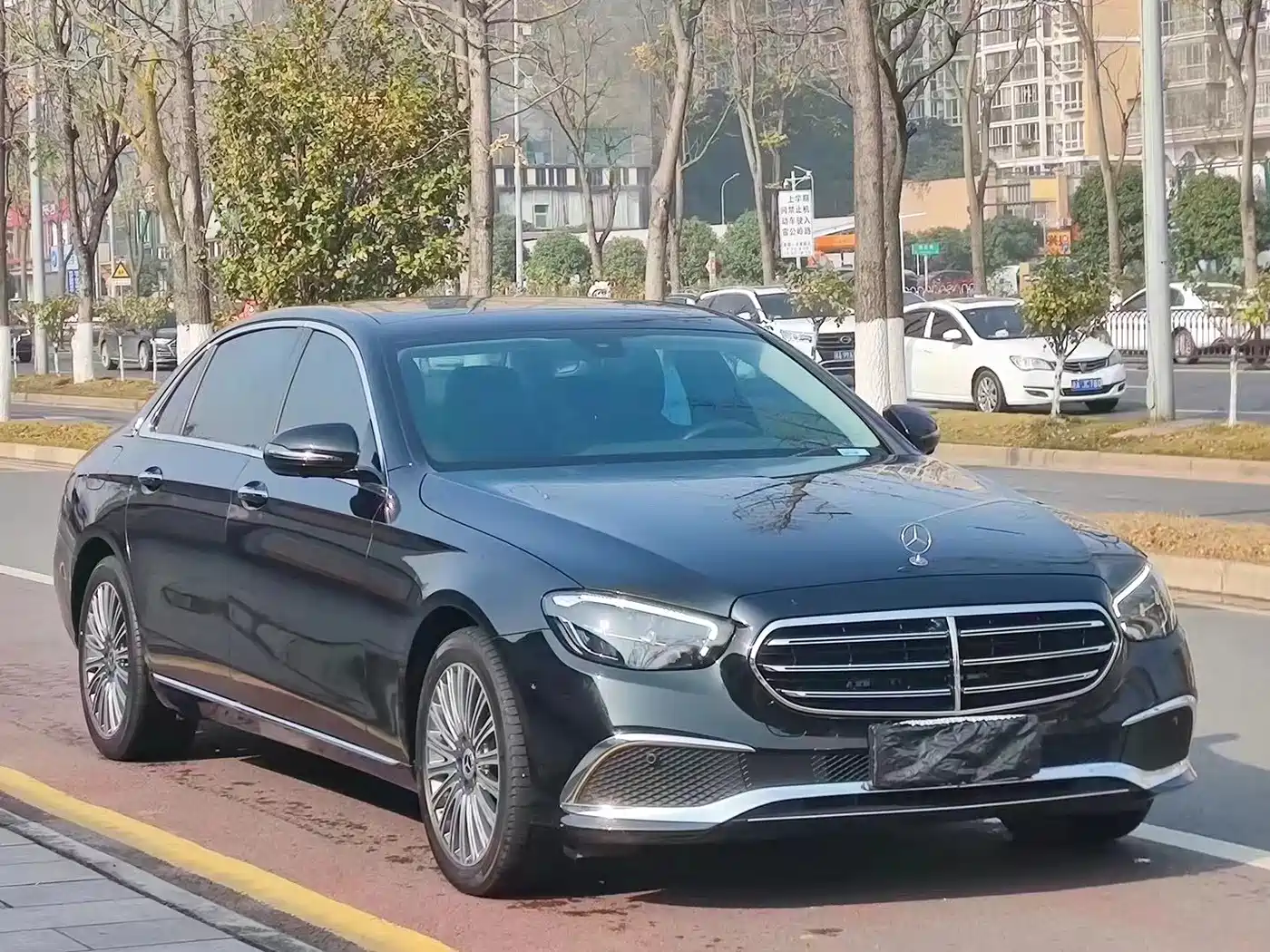 Mercedes-Benz E-Class 2023 E 300 L Fashion фото 3
