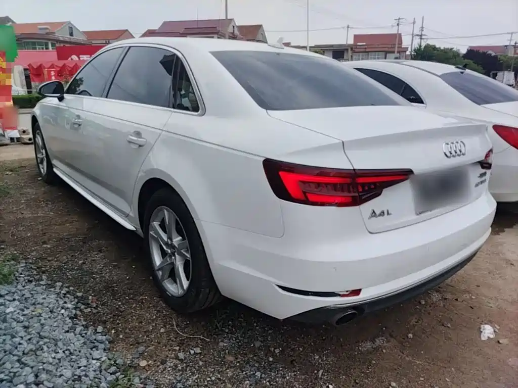 Фото 5 - Audi A4L