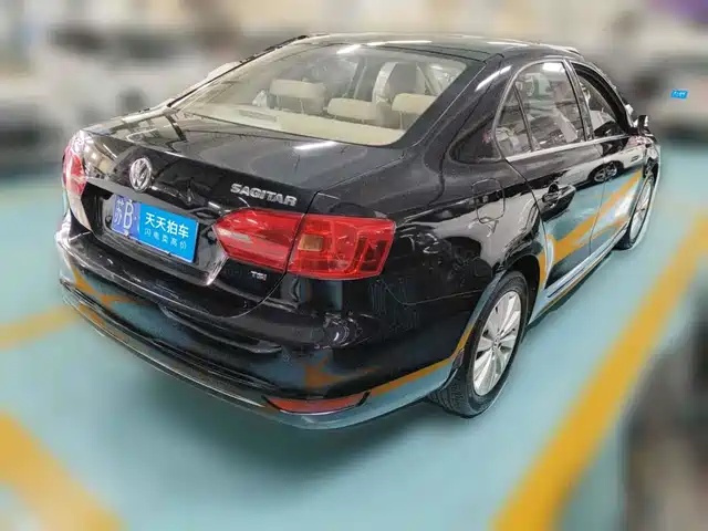 Volkswagen Sagitar 2014 Facelift 1.4TSI Automatic Luxury — фото 2