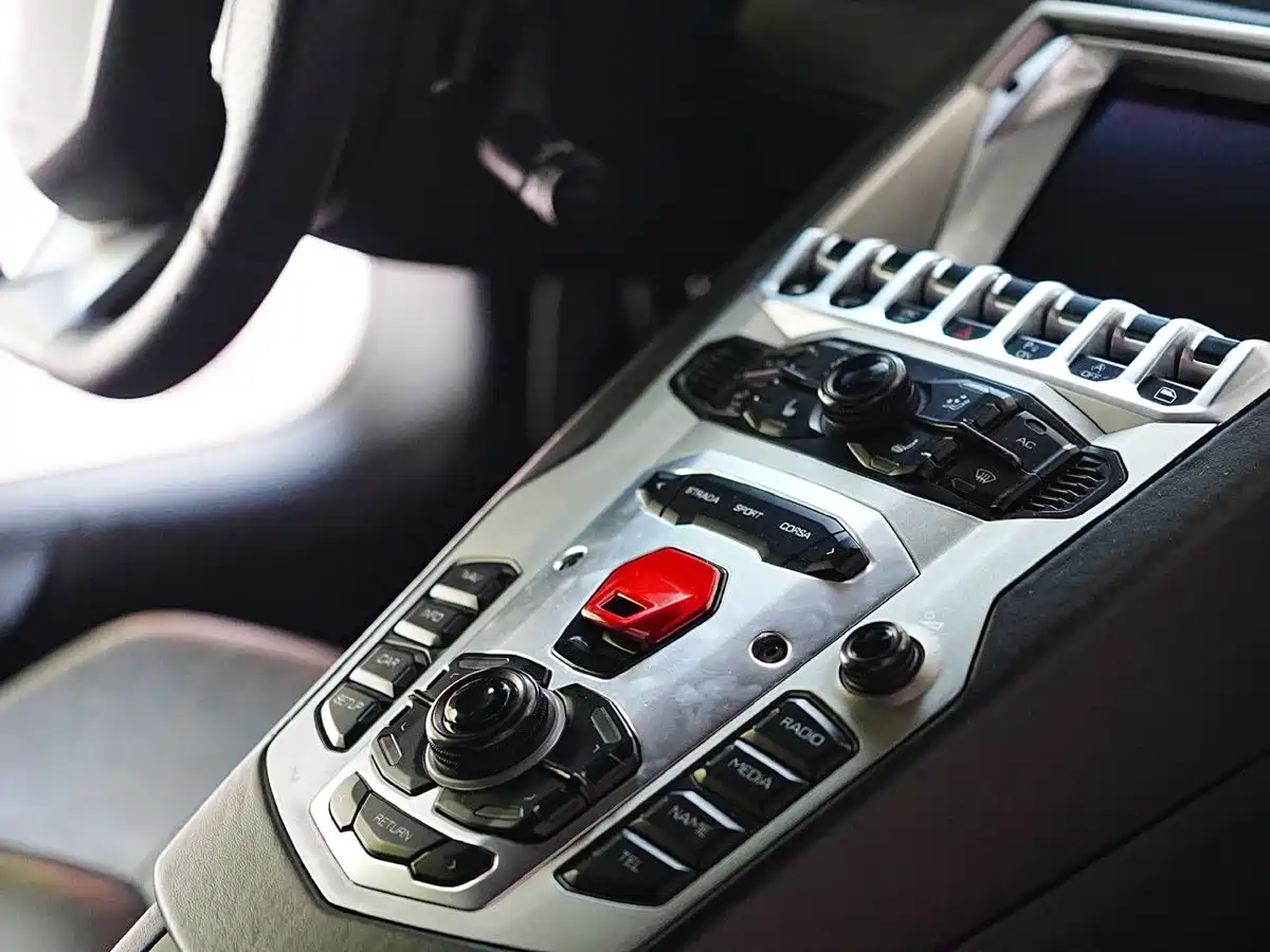 Lamborghini Aventador 2011 LP 700-4 фото 13