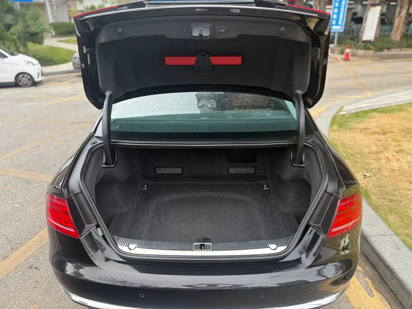 Audi A8 2013 A8L 45 TFSI quattro Luxury фото 16