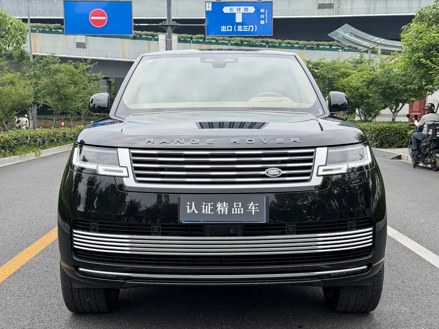 Land Rover Range Rover 2024 3.0 L6 400PS SV Prestige Genesis Extended 4-Seater фото 2