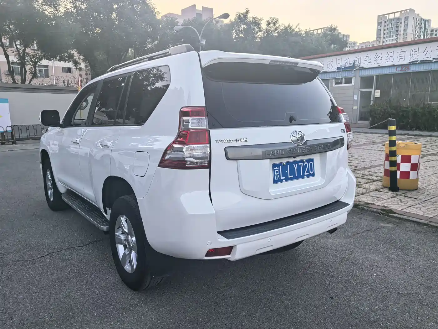 Toyota Prado 2014 4.0L Automatic TX-L фото 4