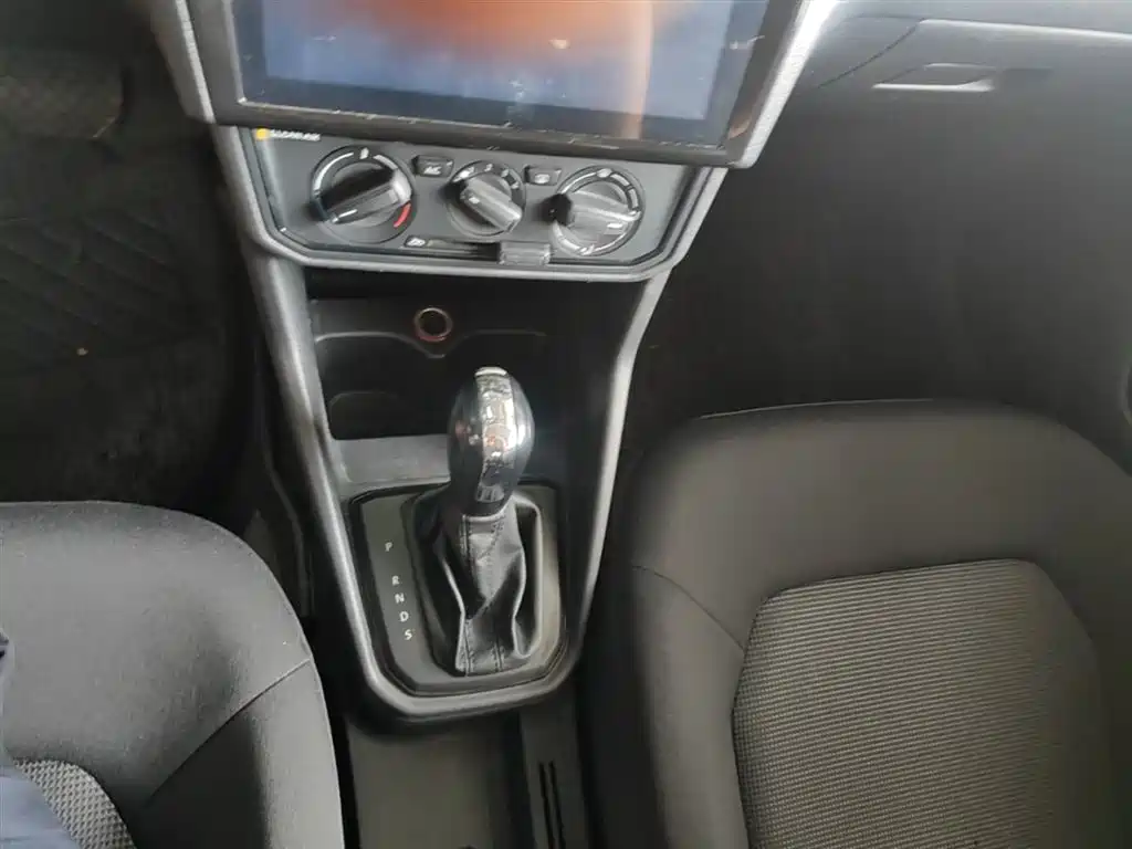 Volkswagen Jetta 2017 1.5L Automatic Fashion фото 14