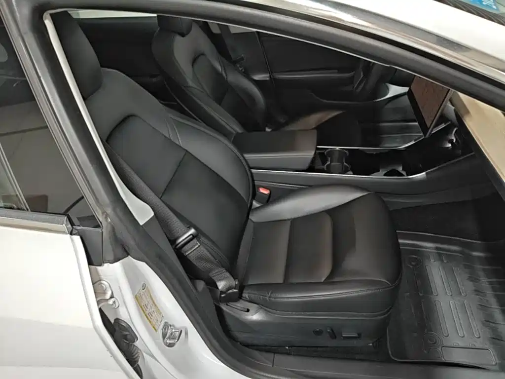 Фото 25 - Tesla Model 3