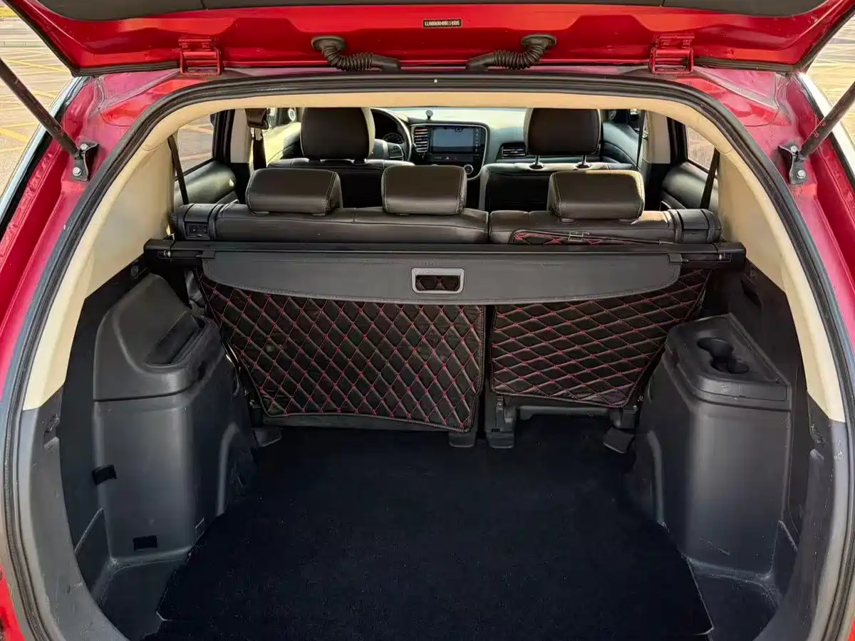 MITSUBISHI OUTLANDER