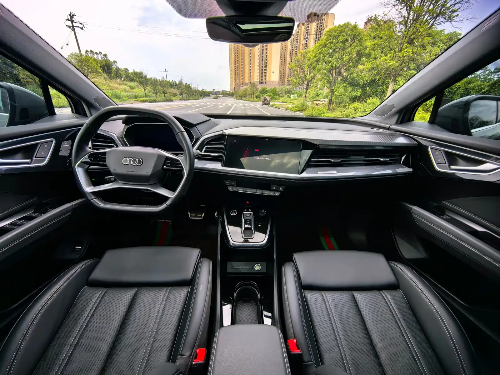 Photo 9 - Audi Q4 e-tron
