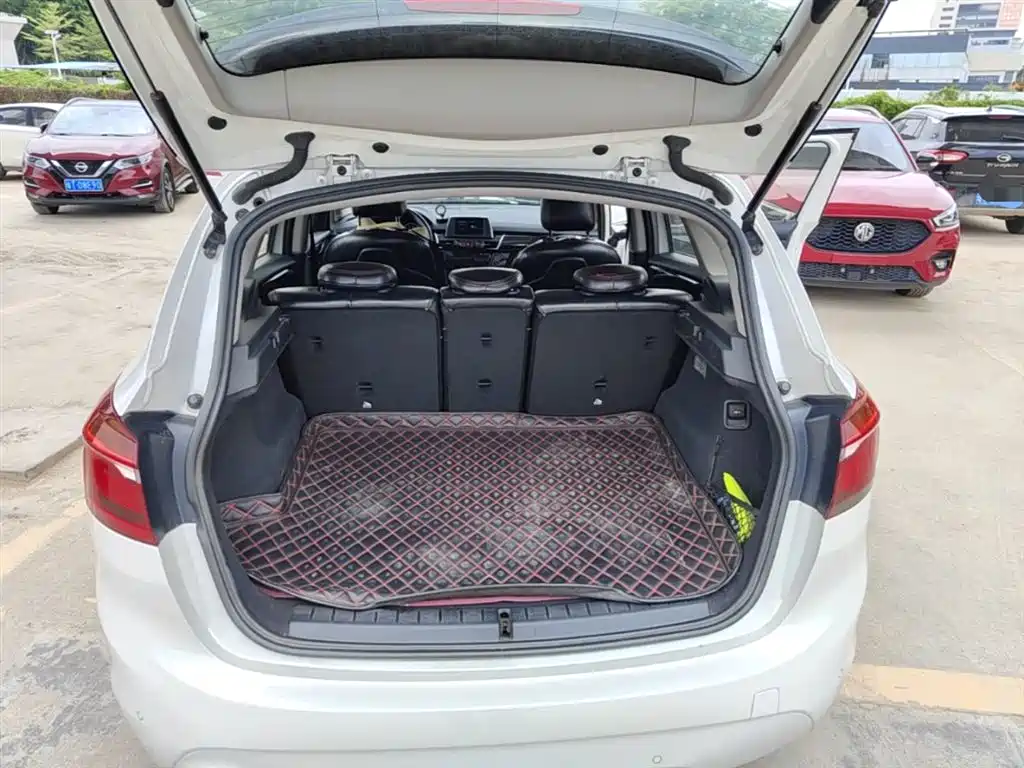 BMW 2 Series Touring 2018 218i Sport Line фото 19