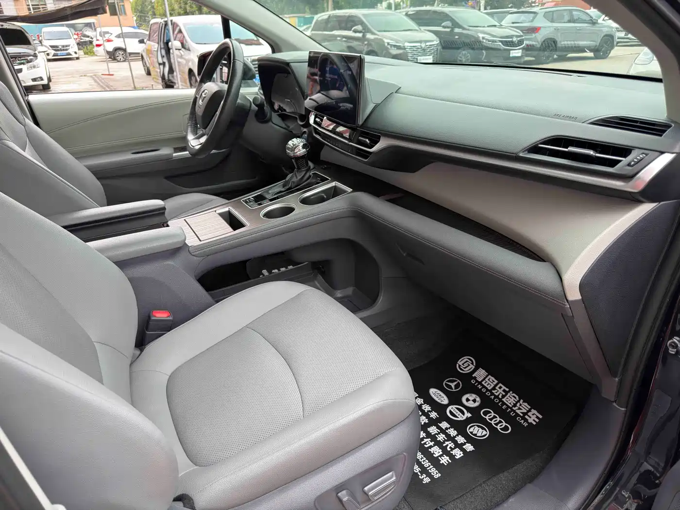 Toyota Granvia 2024 2023 2.5L Hybrid VIP Edition