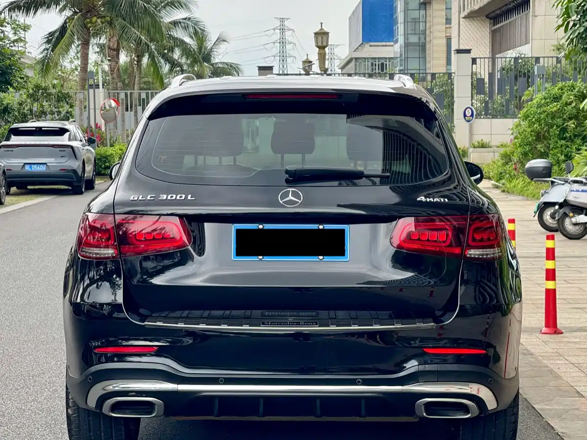 MERCEDES-BENZ GLC