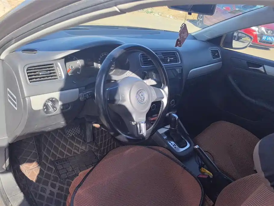 Volkswagen Sagitar 2014 Facelift 1.6L Automatic Comfort фото 12