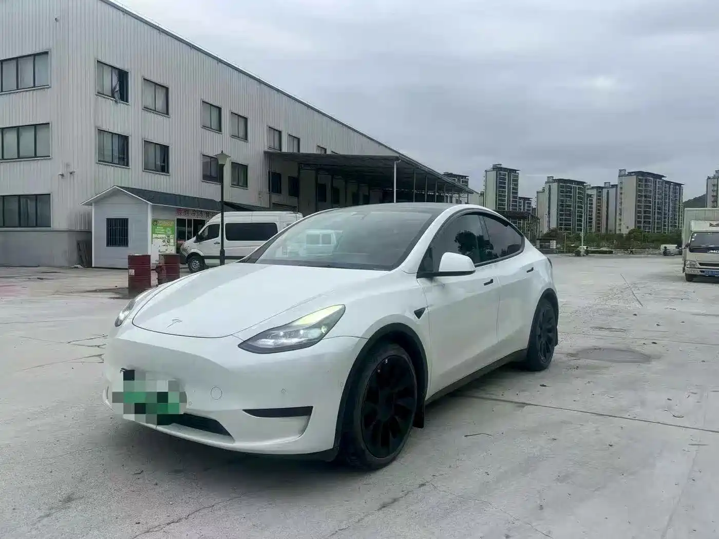 TESLA MODEL Y