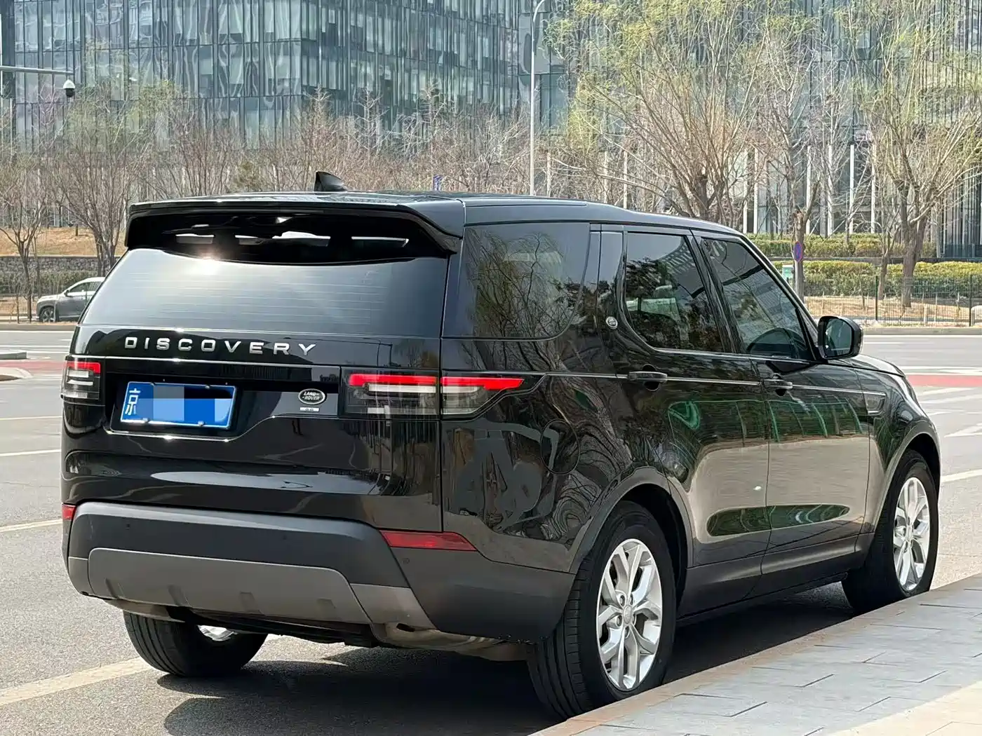Land Rover Discovery 2017 3.0 SC V6 SE фото 18