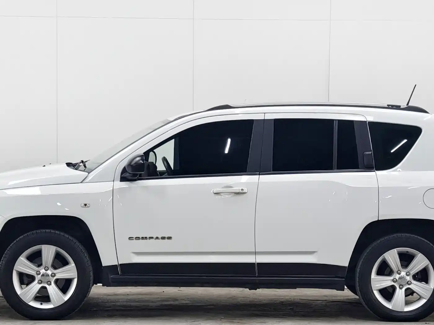 Jeep Compass (Import) 2016 2015 2.0L 2WD Sport