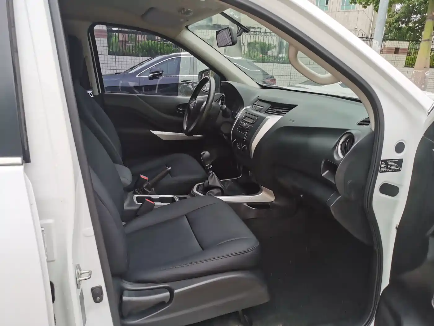 Nissan Navara 2022 2021 2.5L Manual 2WD Comfort QR25