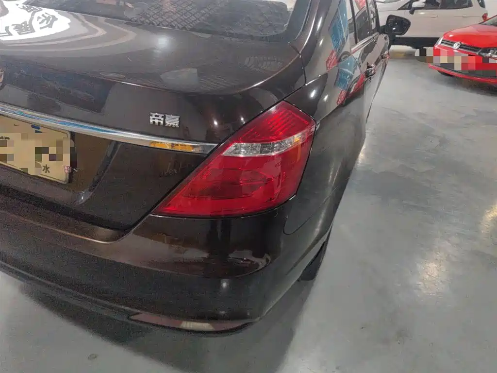 Фото 8 - Geely Emgrand