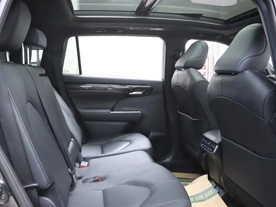 Toyota Crown Kluger 2021 2.5L HEV AWD Flagship Edition фото 16