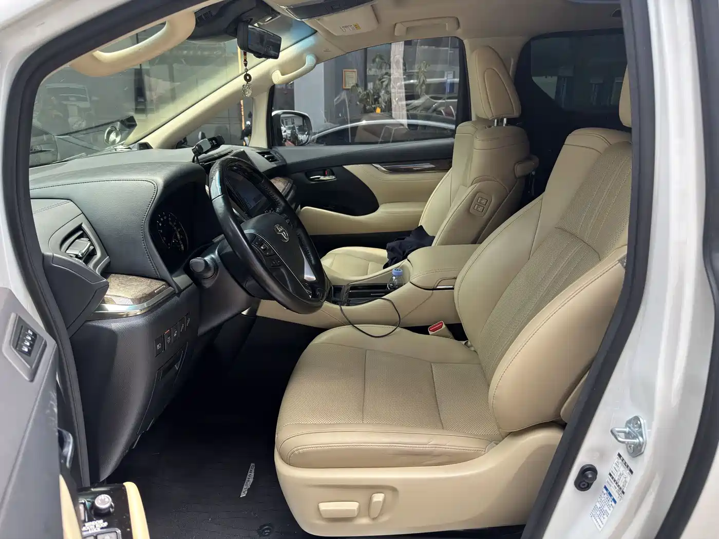 Toyota Alphard 2021 Hybrid 2.5L Ultimate фото 10