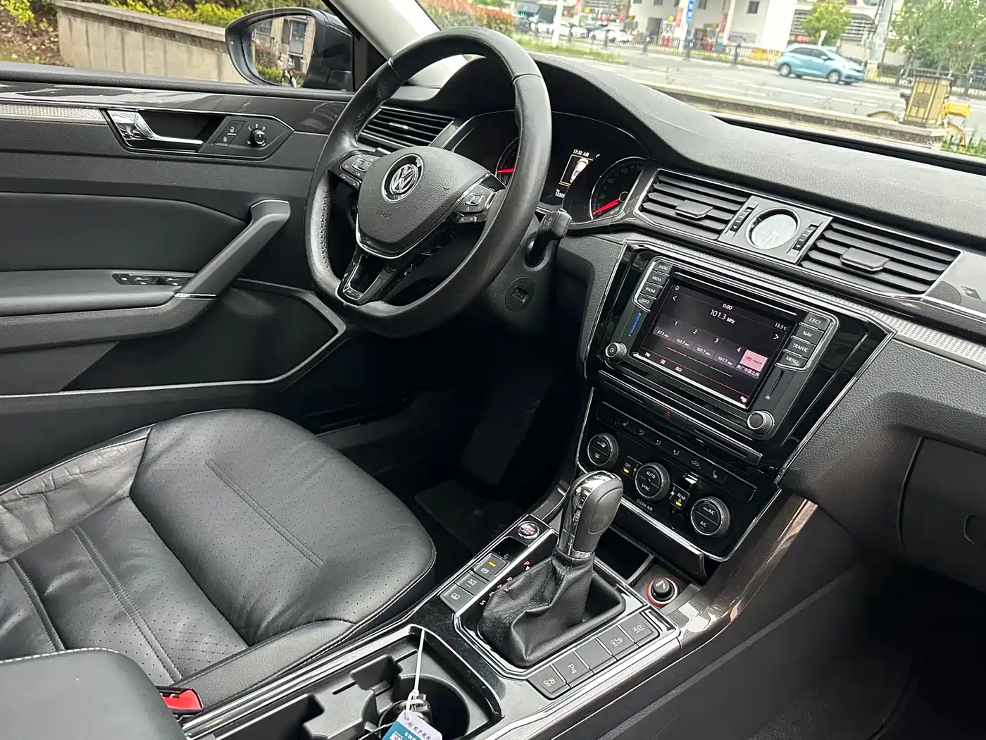 Volkswagen Passat 2016 380TSI DSG Premium Edition фото 17