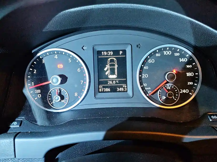 Volkswagen Tiguan 2015 1.8TSI Automatic 2WD Trendline фото 14