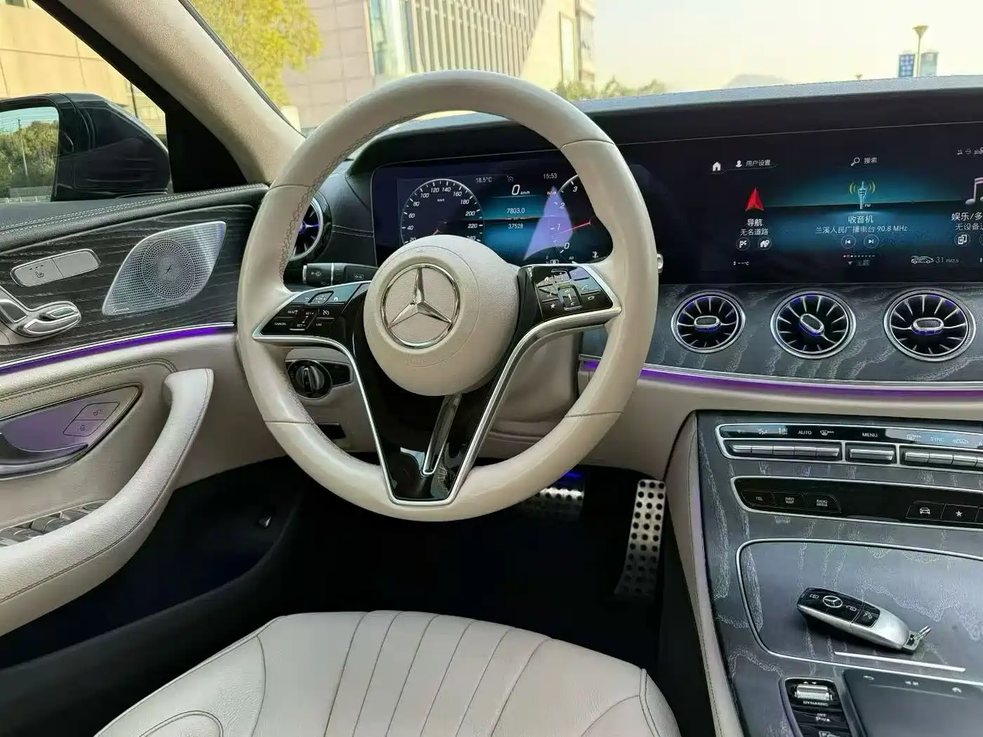 Mercedes-Benz CLS 2023 Model CLS 300 Luxury Version фото 8