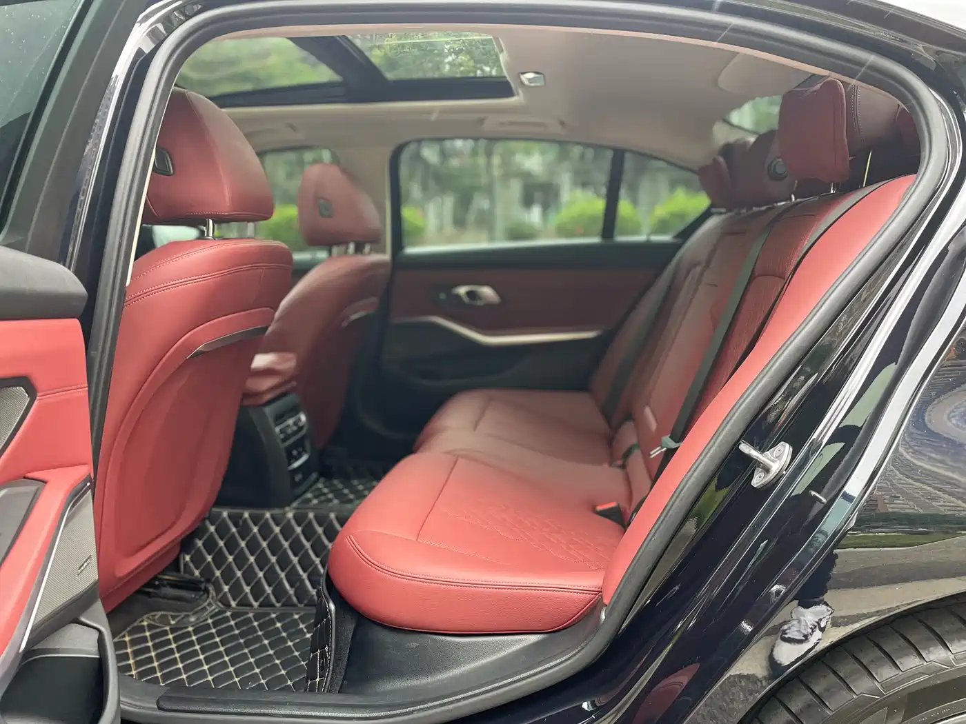BMW 3 Series 2023 325i M Sport Black Night Package фото 9