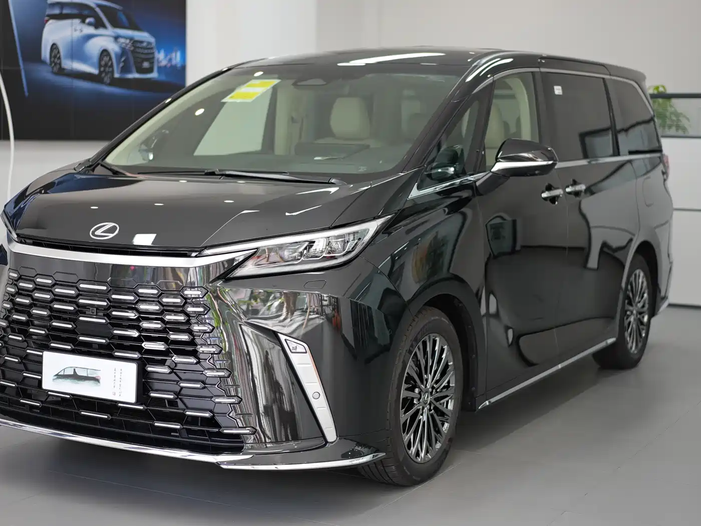 Lexus LM 2025 Model 500h Six-Seater Prestige Edition