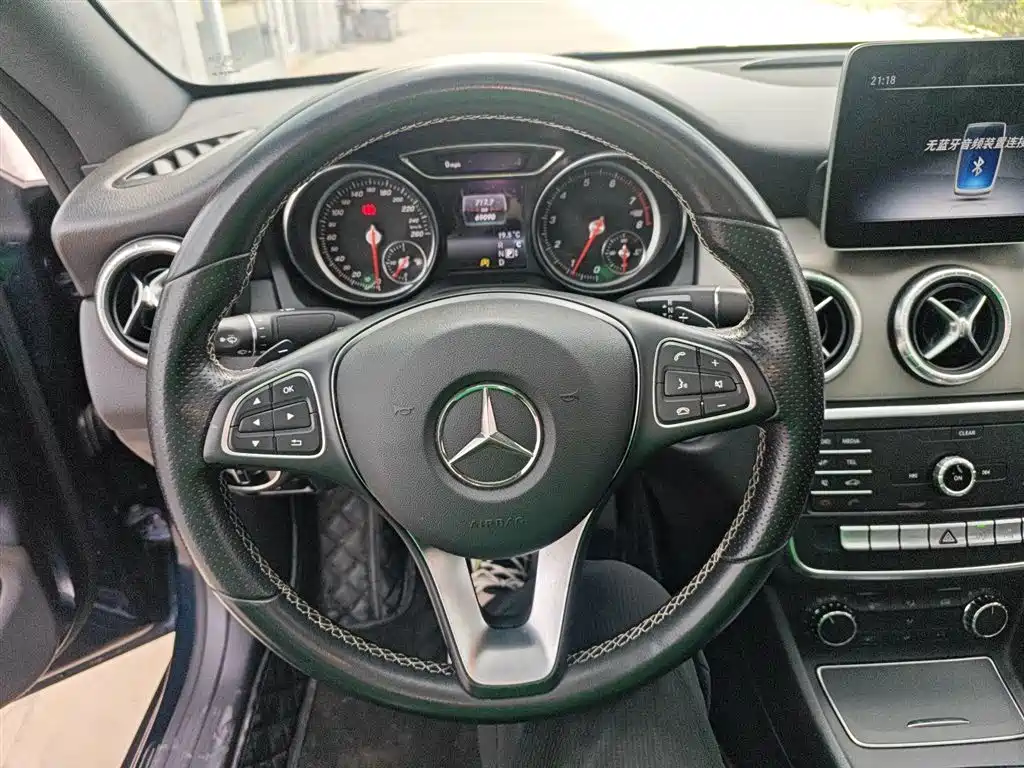 Mercedes-Benz CLA (Import) 2018 CLA 200 Dynamic Edition фото 2
