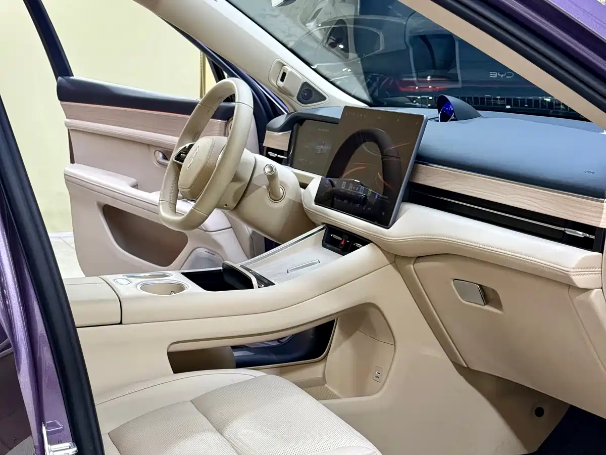 AITO Wenjie AITO M5 2025 Extended Range Ultra AWD фото 7
