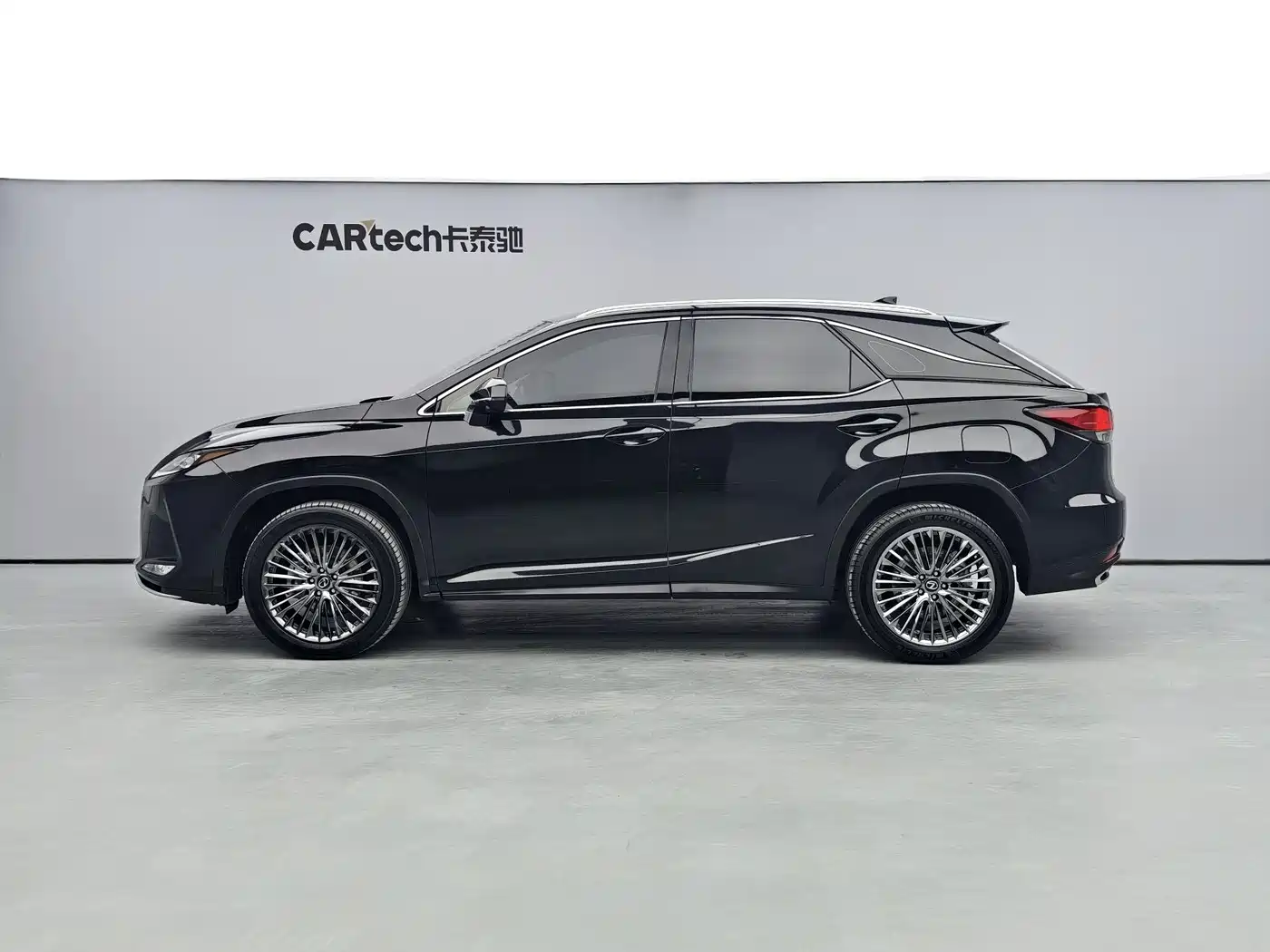 Lexus RX 2020 Facelift 300 2WD Comfort Edition фото 3