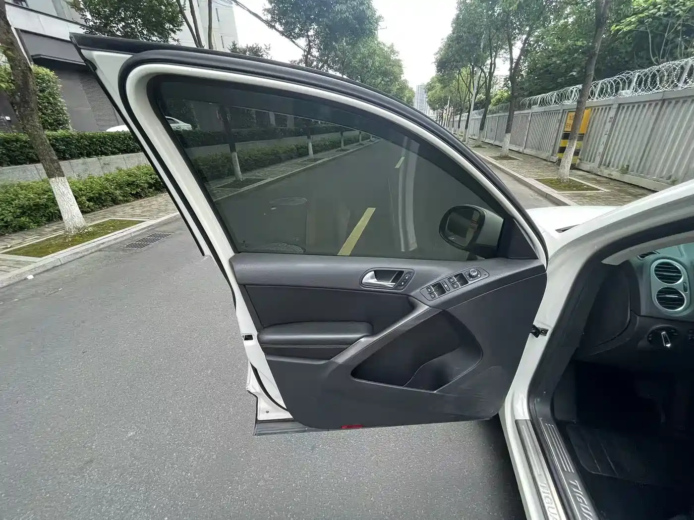 Volkswagen Tiguan 2010 1.8TSI Automatic 2WD Urban фото 16