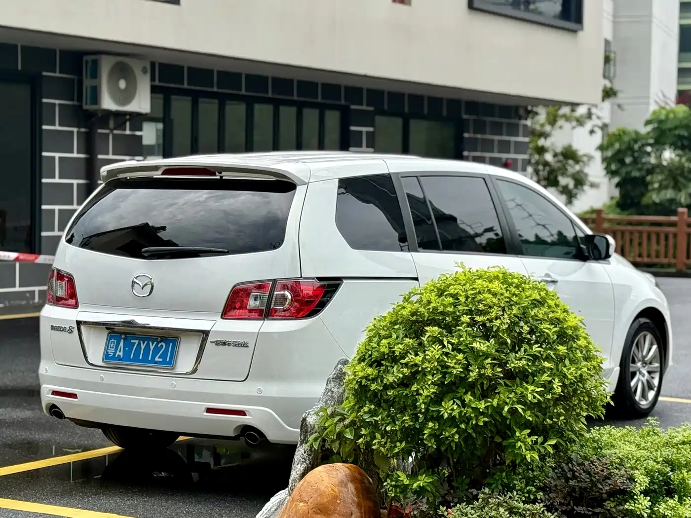 Mazda 8 2016 2015 2.5L Navigator Edition