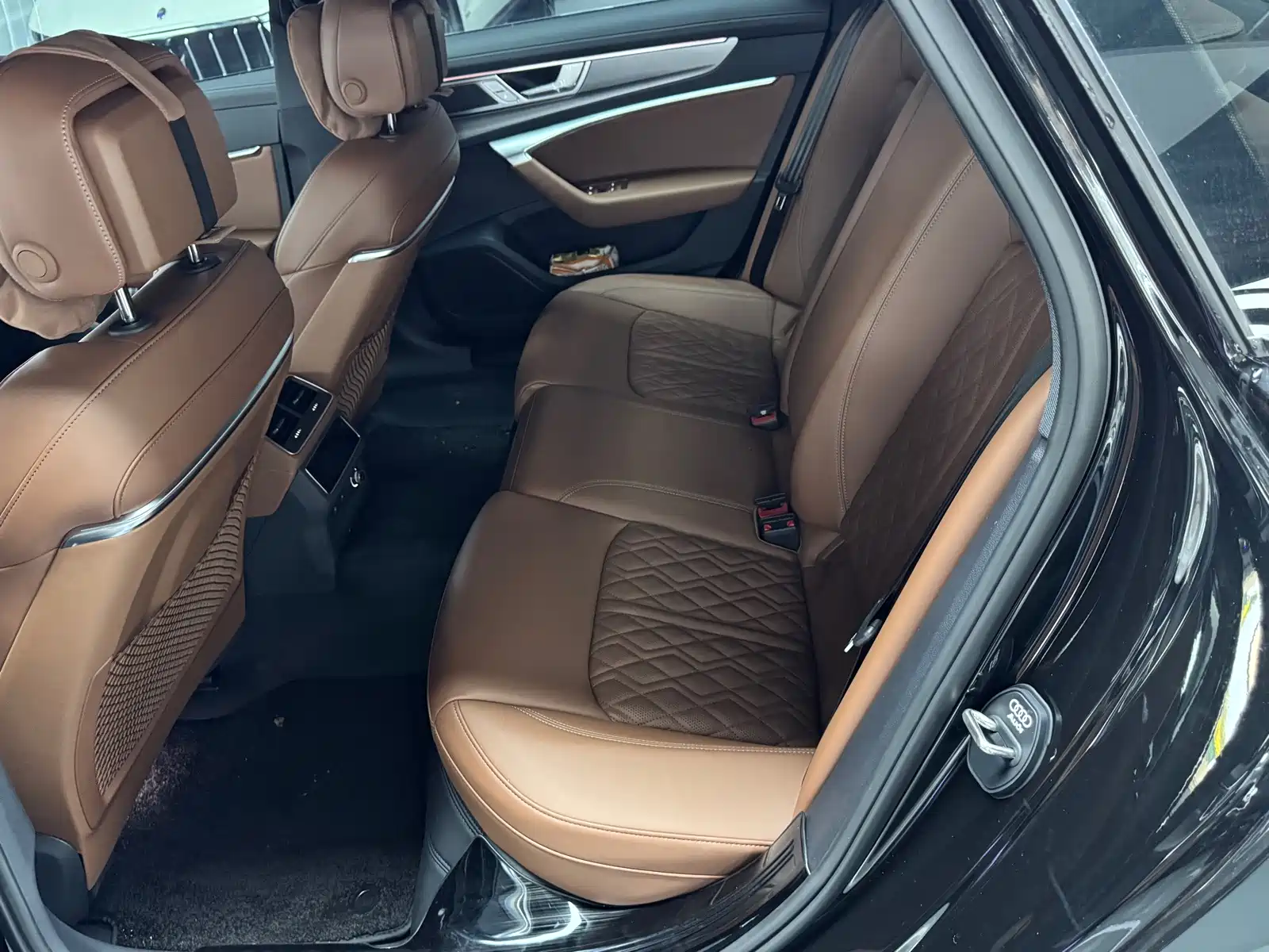 Photo 7 - Audi A6L
