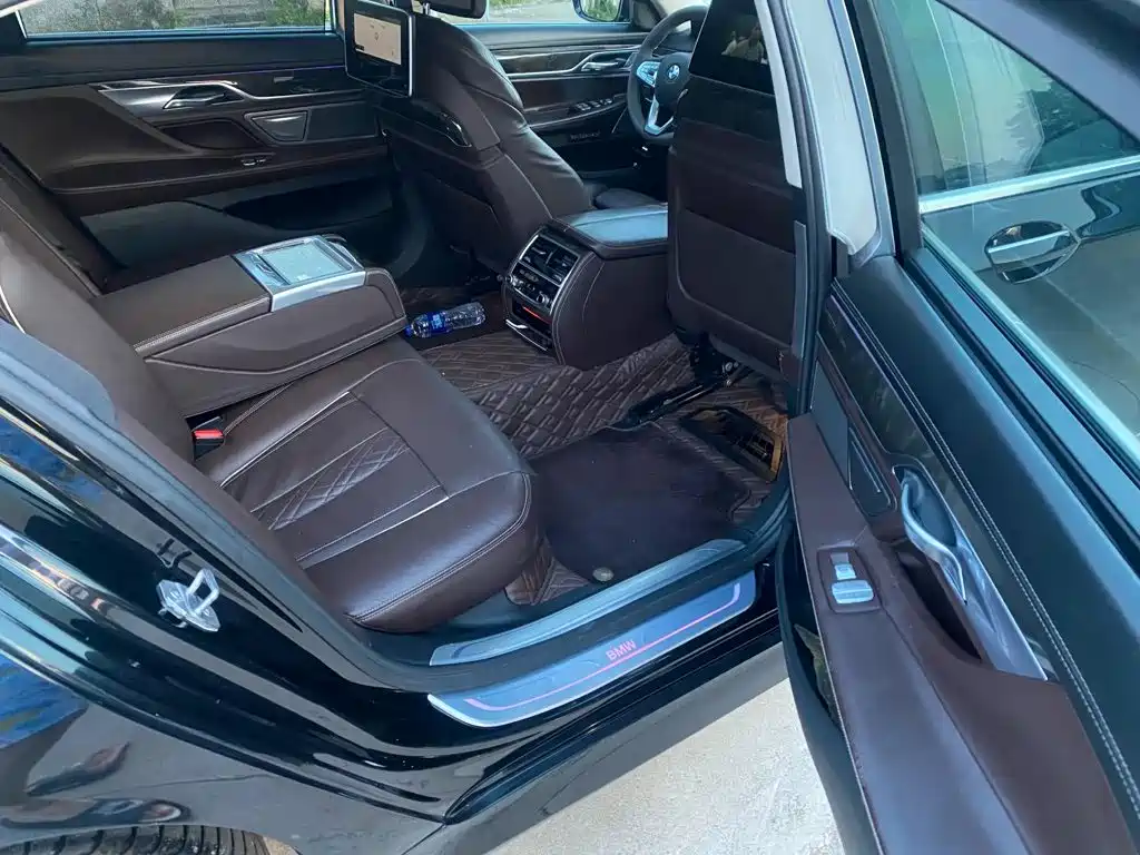 صورة 9 - BMW 7 Series