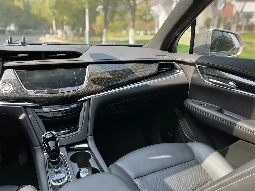 Cadillac XT6 2021 2.0T 6-seater 4WD Luxury фото 21