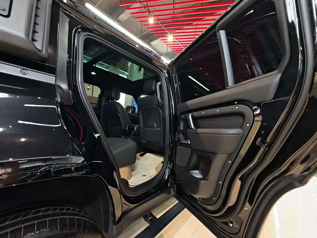 Фото 36 - Land Rover Defender