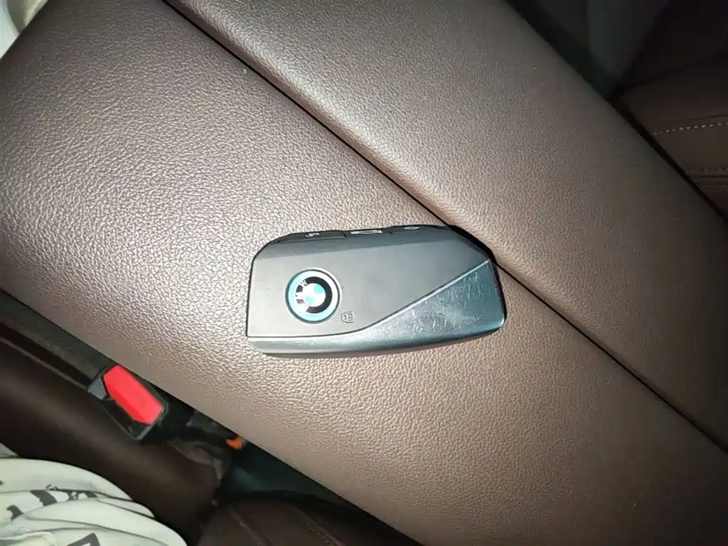 BMW iX 2022 xDrive40 фото 9