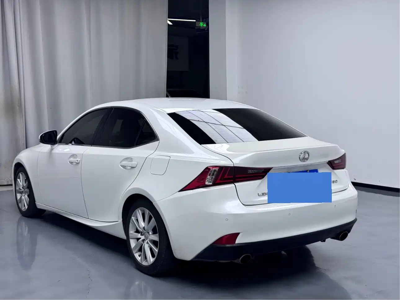 Фото 8 - Lexus IS