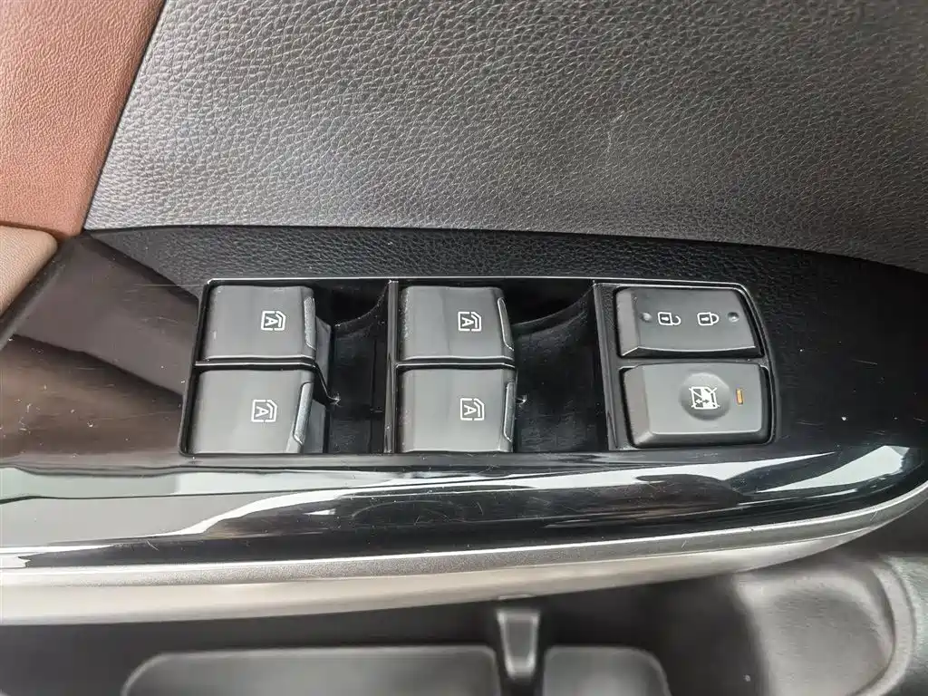 GAC Trumpchi Trumpchi GS8 2017 320T 2WD Luxury Smart Connect (7-seater) фото 9
