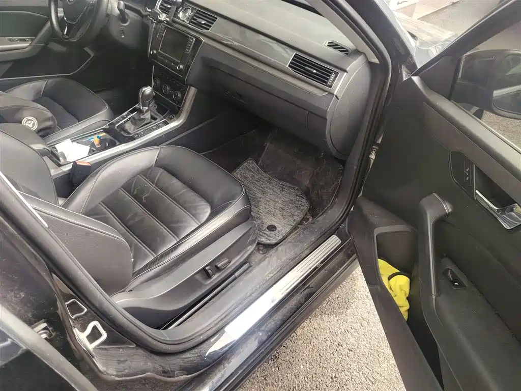 Volkswagen Passat 2017 330TSI DSG Prestige фото 20