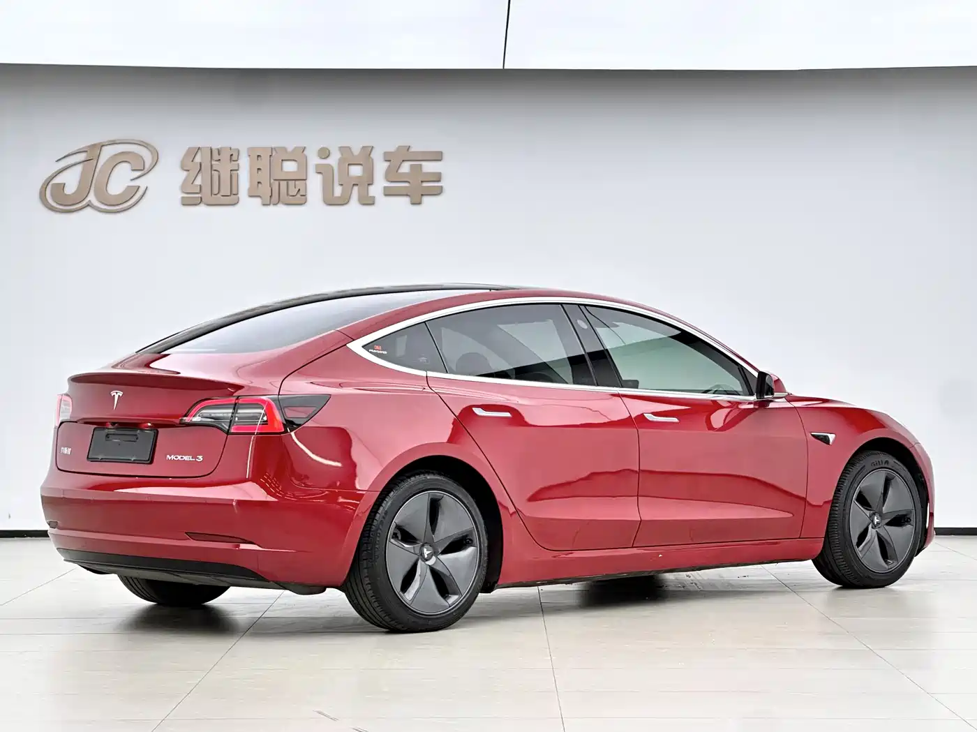 TESLA MODEL 3