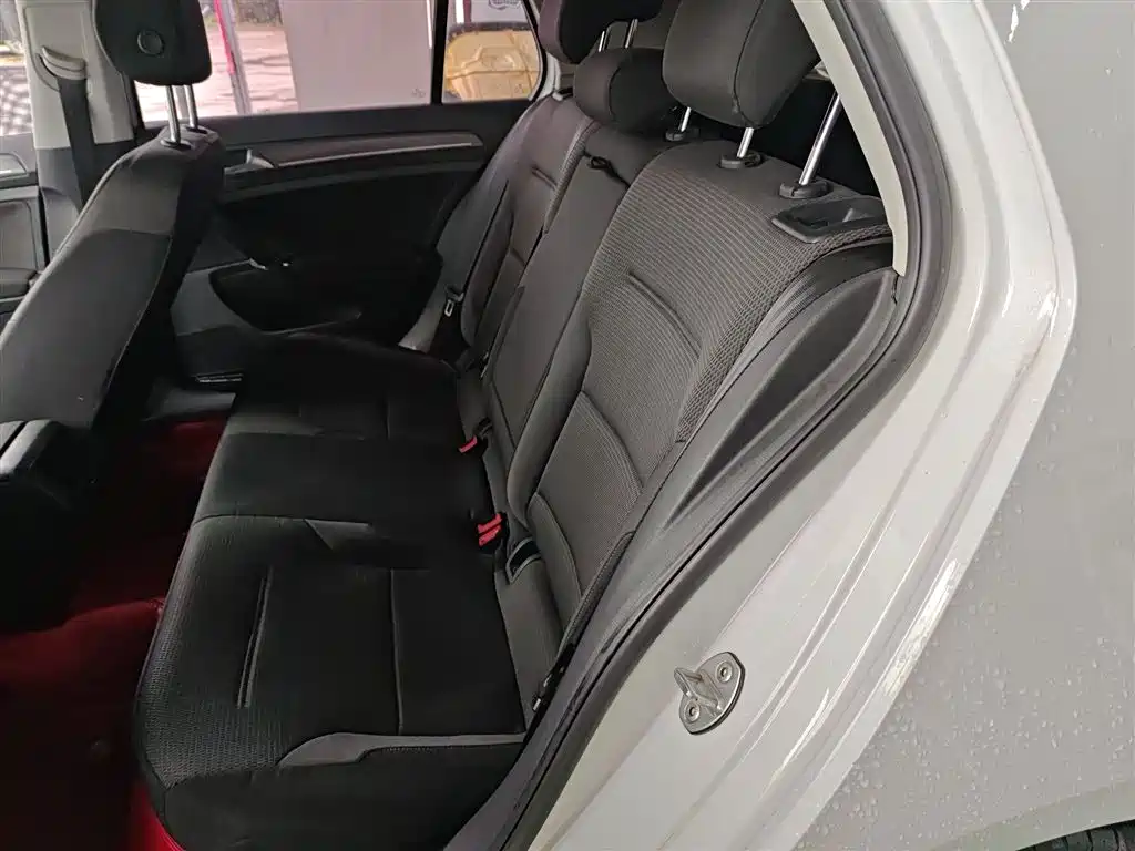 Volkswagen Golf 2017 230TSI Auto Comfort Millionth Anniversary Edition фото 17