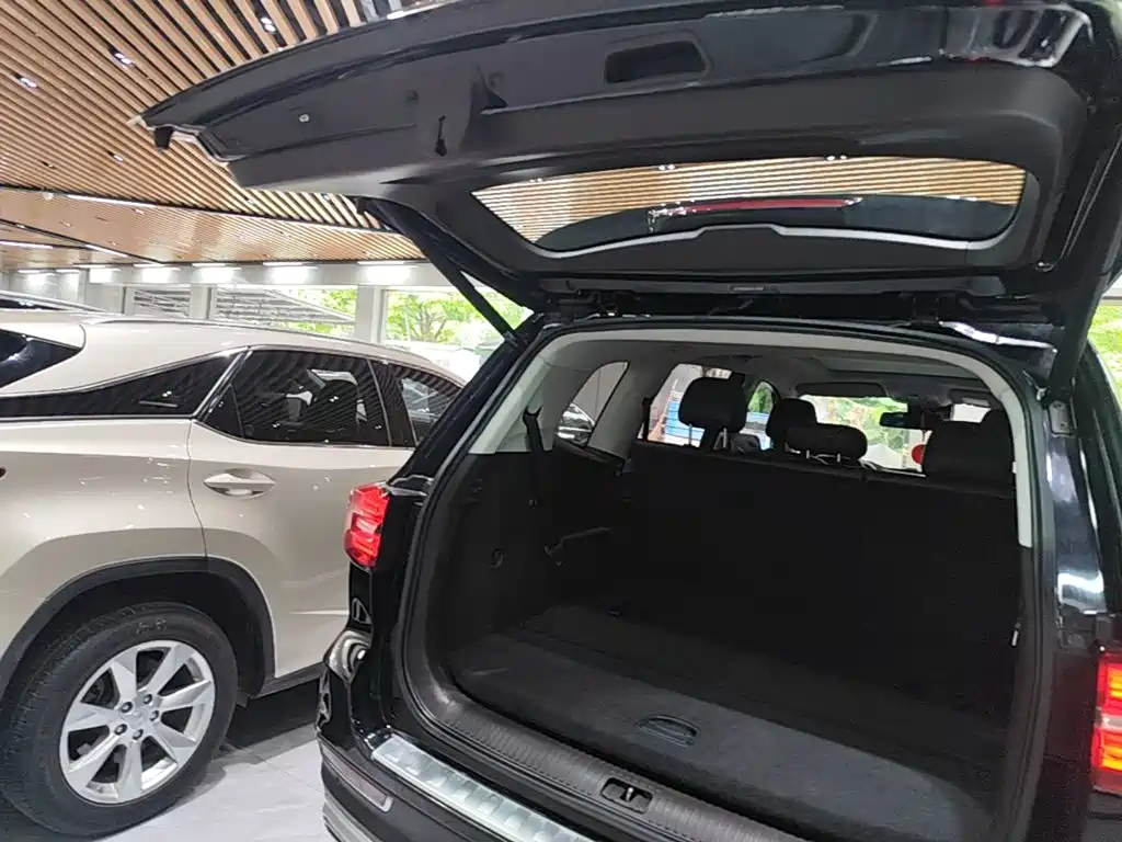 Roewe RX8 2018 2018 30T Internet-connected 2WD Ultimate Edition