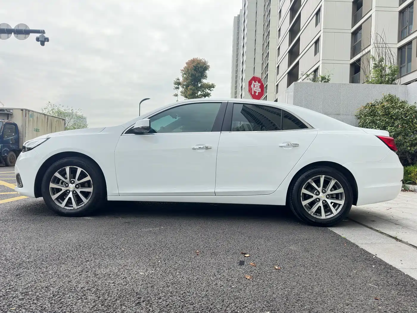Chevrolet Malibu 2016 2.0L Automatic Luxury фото 8