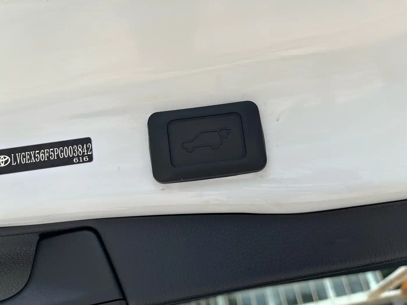 Toyota Wildlander 2023 Hybrid 2.5L E-CVT AWD Premium Edition фото 23