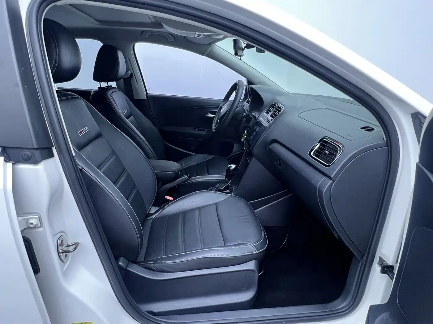 Volkswagen Polo 2014 1.6L Automatic 30th Anniversary Edition фото 11