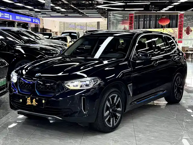 BMW iX3 Лидер