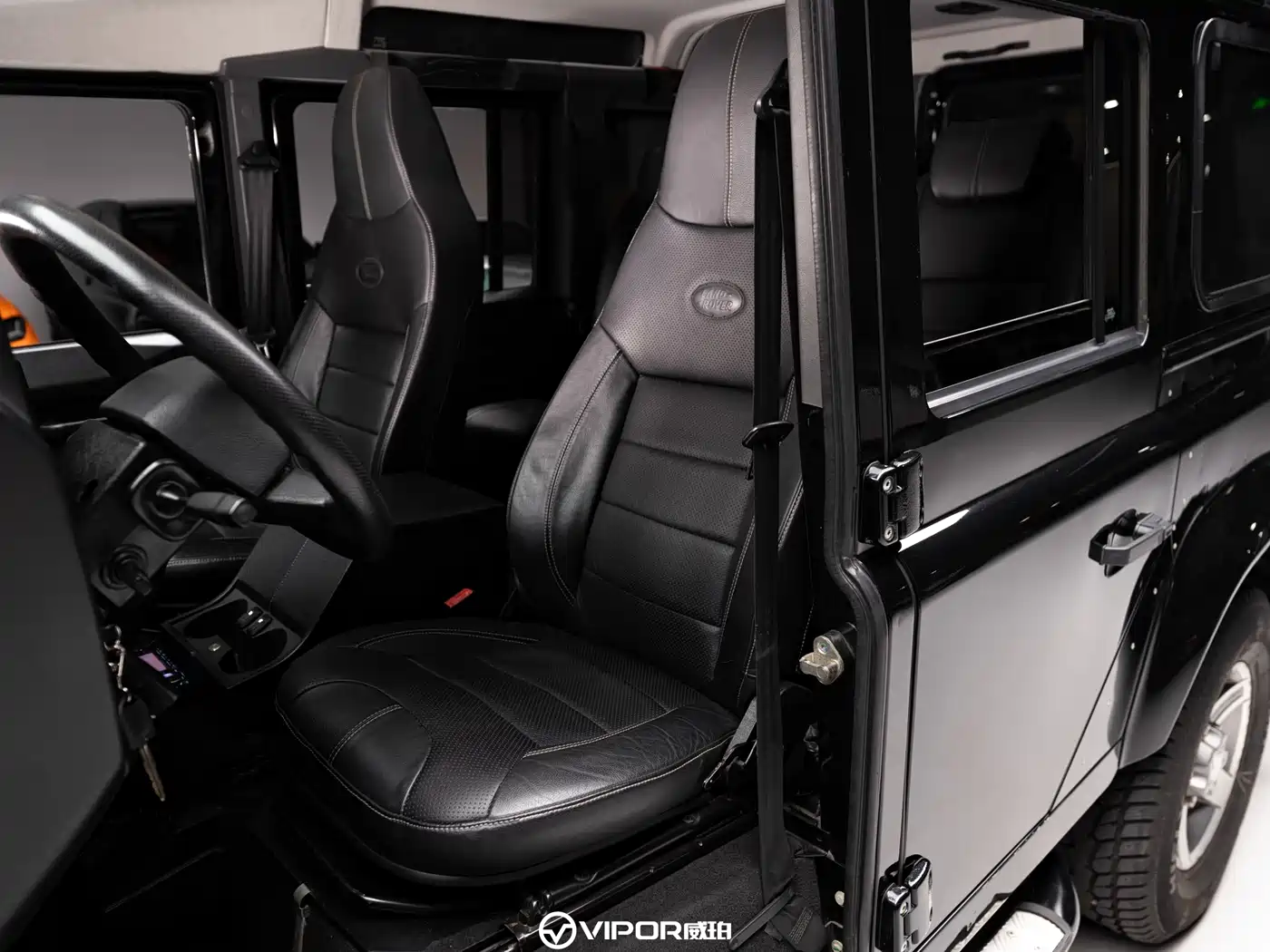Land Rover Defender фото 10
