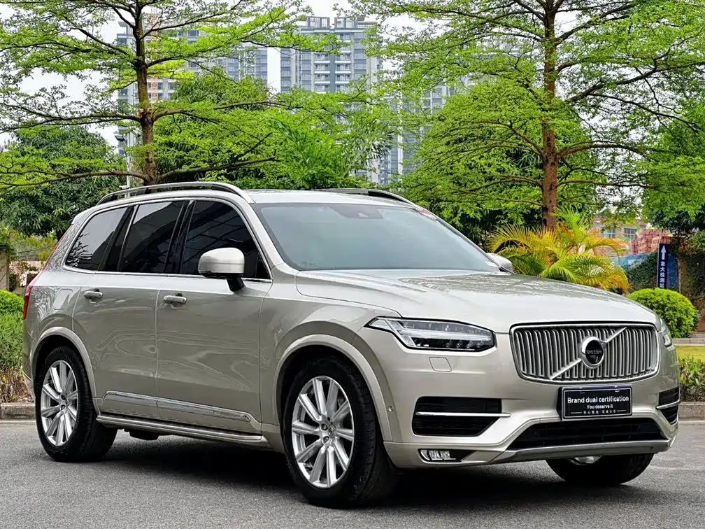 Фото 4 - Volvo XC90